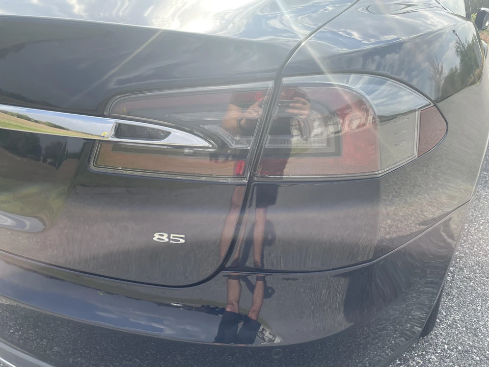 2015 Tesla Model S - Image 23 of 31