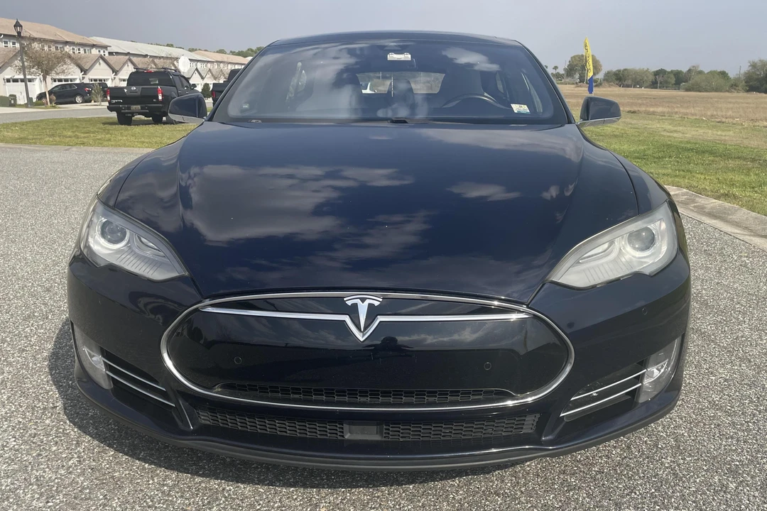 2015 Tesla Model S - Image 2 of 31