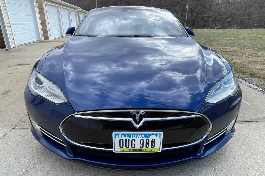 2015 Tesla Model S - Image 2 of 31