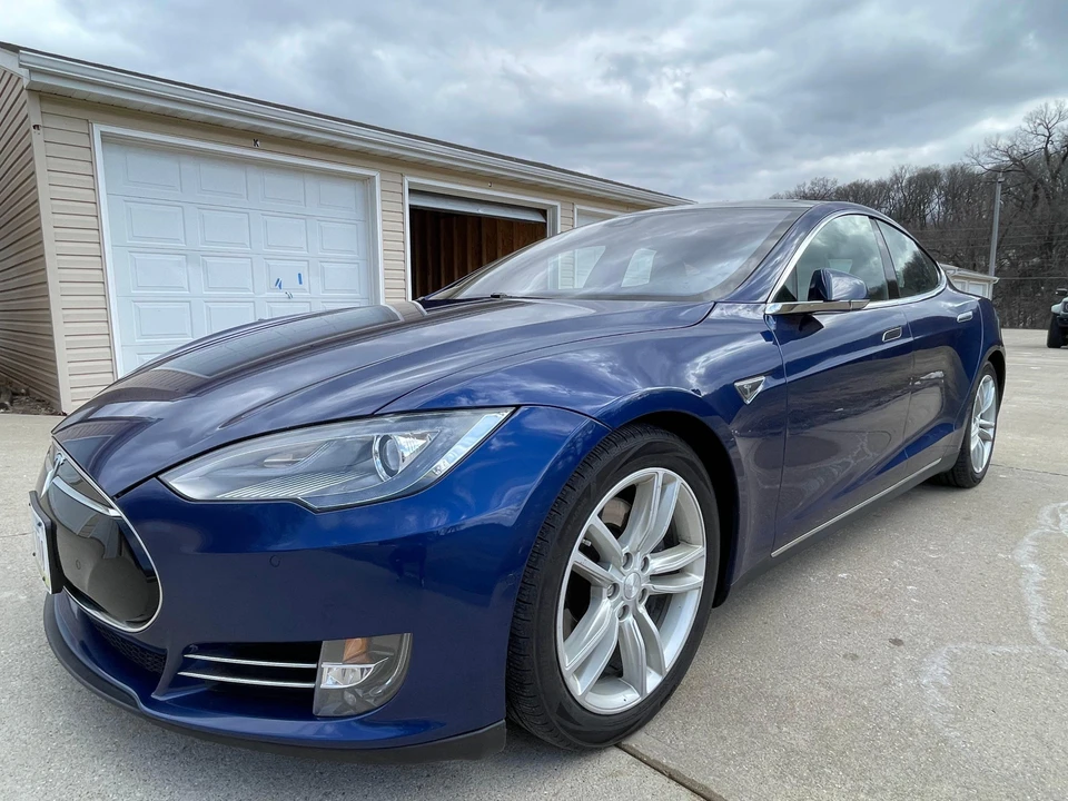 2015 Tesla Model S - Image 9 of 31