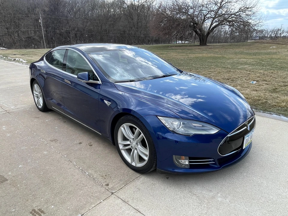 2015 Tesla Model S - Image 20 of 31