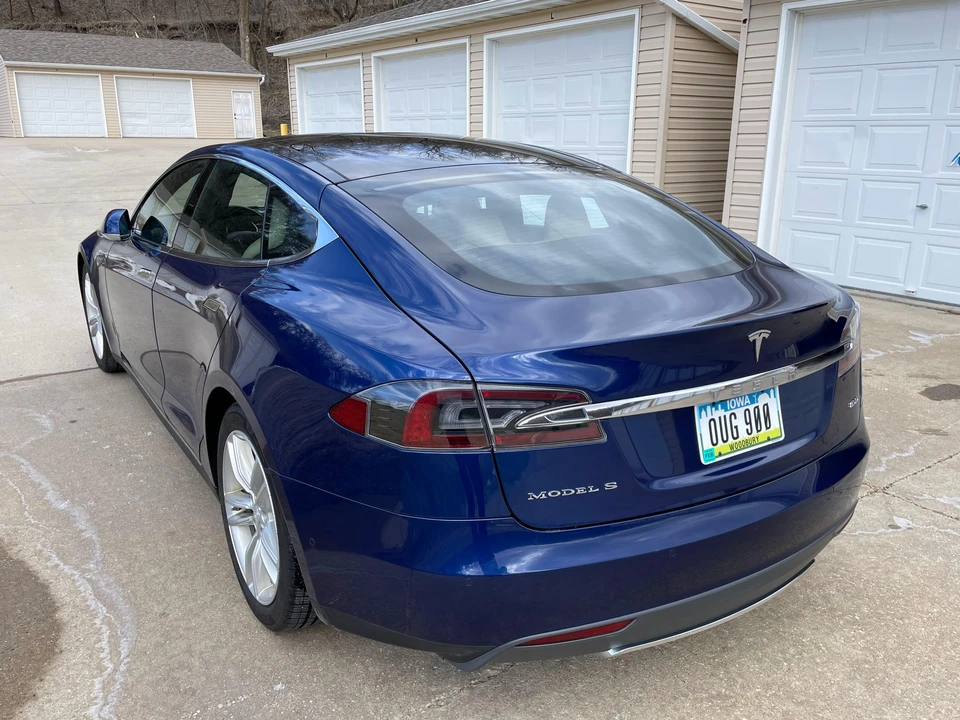 2015 Tesla Model S - Image 15 of 31