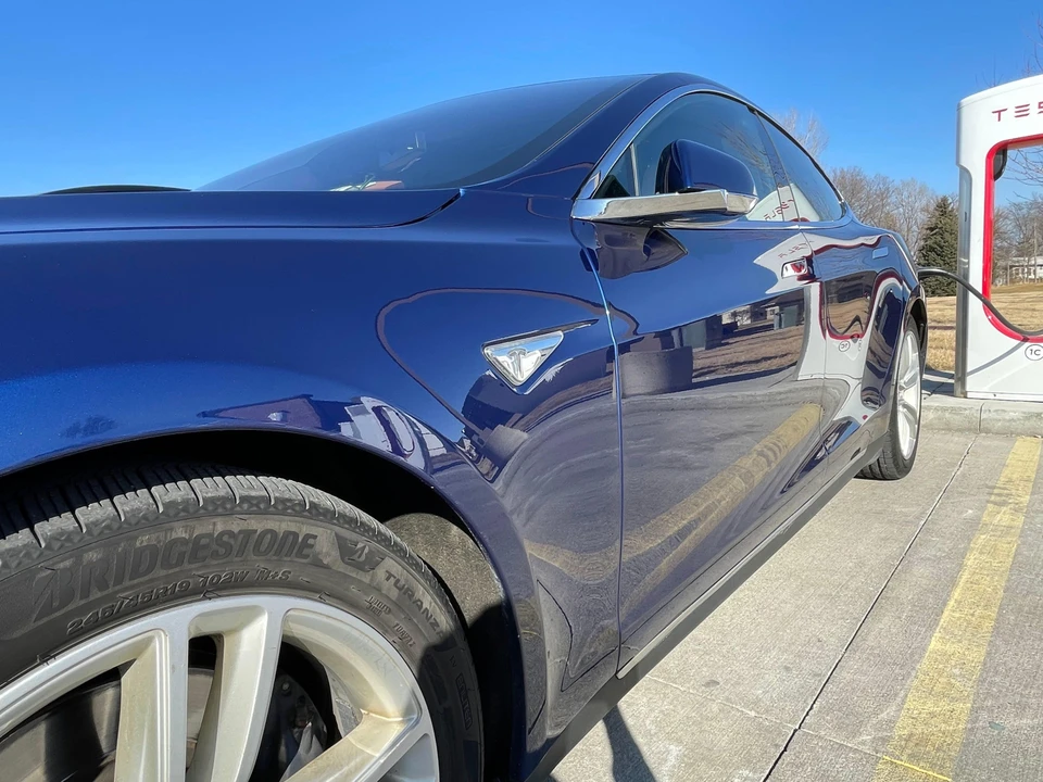 2015 Tesla Model S - Image 29 of 31