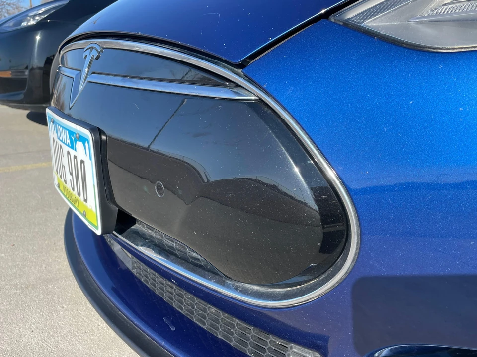 2015 Tesla Model S - Image 25 of 31