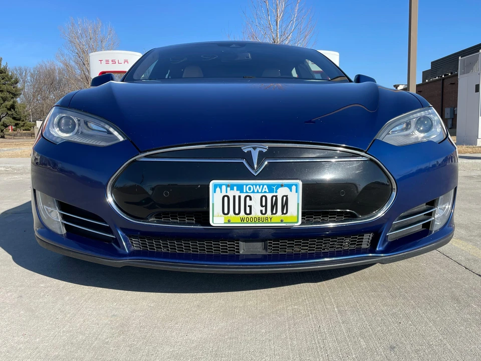 2015 Tesla Model S - Image 23 of 31