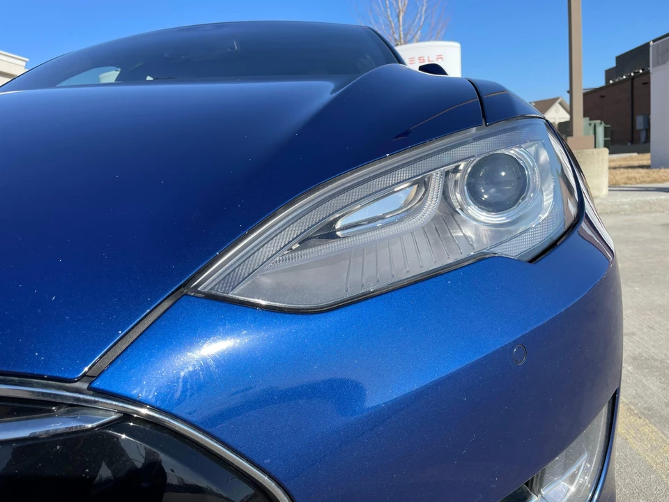 2015 Tesla Model S - Image 24 of 31