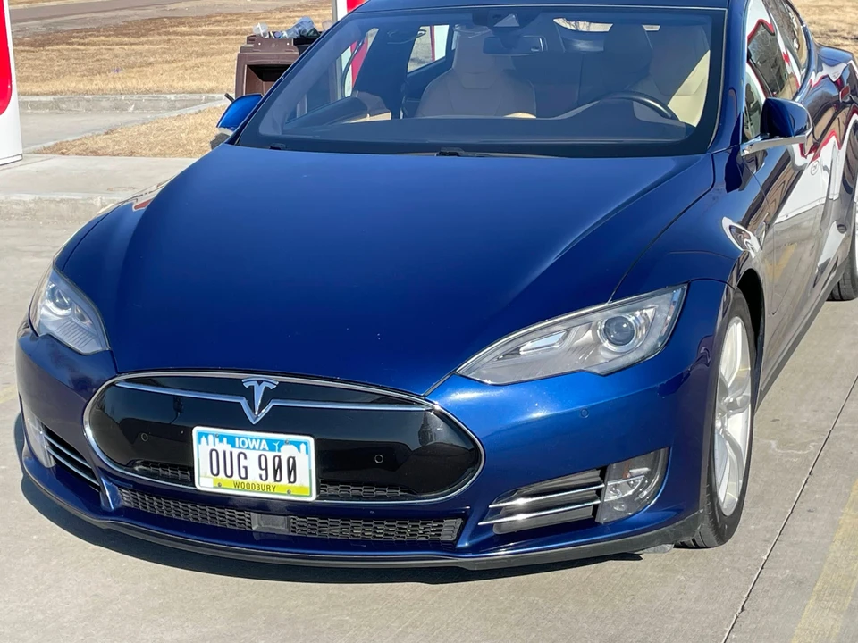 2015 Tesla Model S - Image 7 of 31