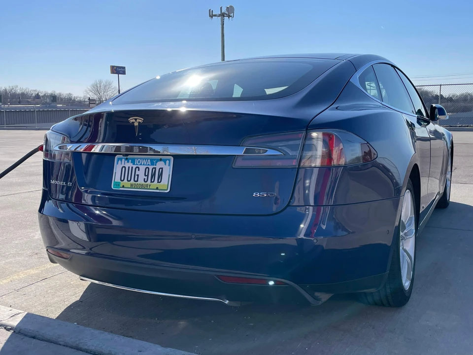 2015 Tesla Model S - Image 17 of 31