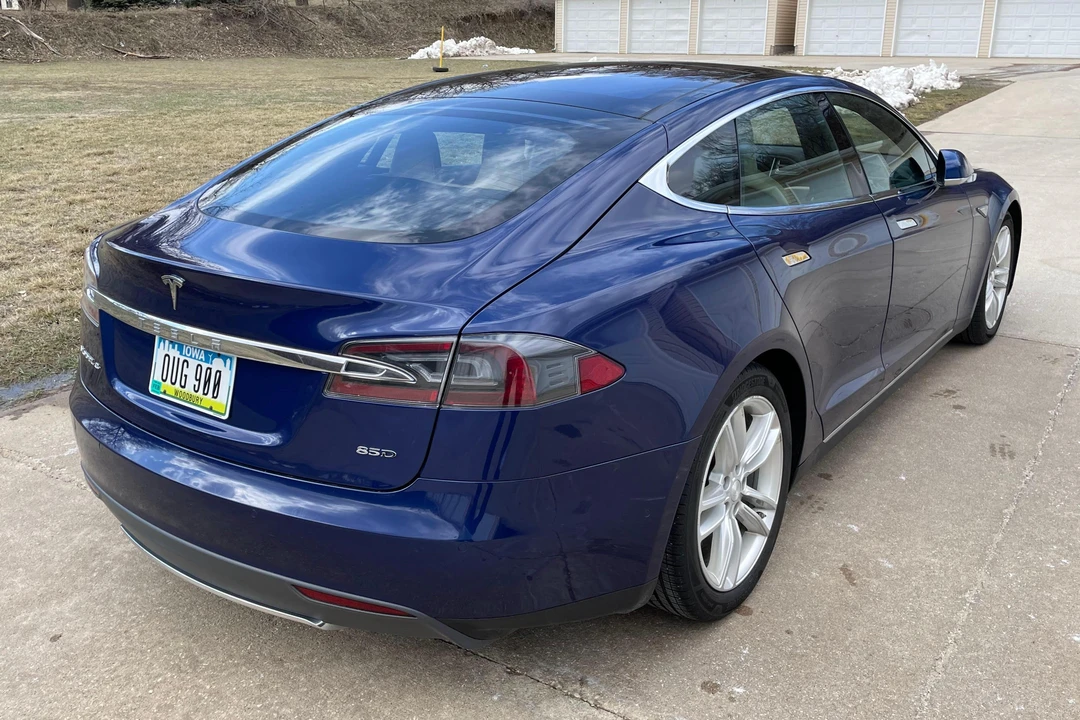2015 Tesla Model S - Image 4 of 31