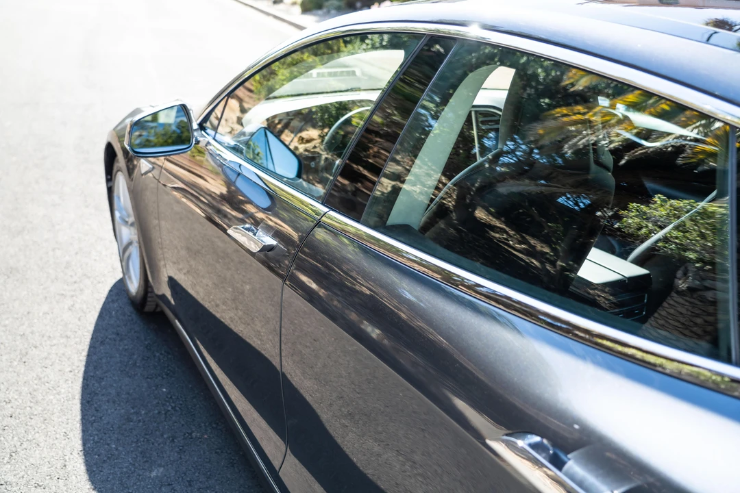 2015 Tesla Model S - Image 26 of 31