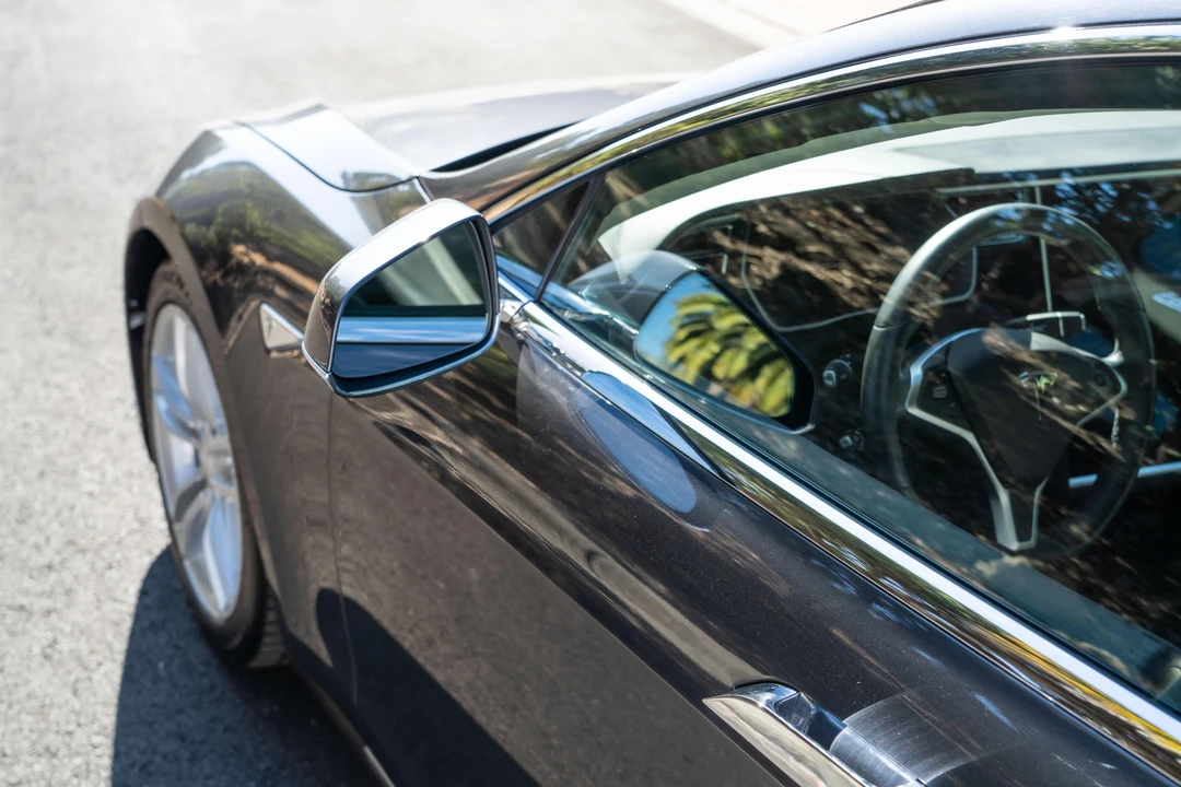 2015 Tesla Model S - Image 25 of 31