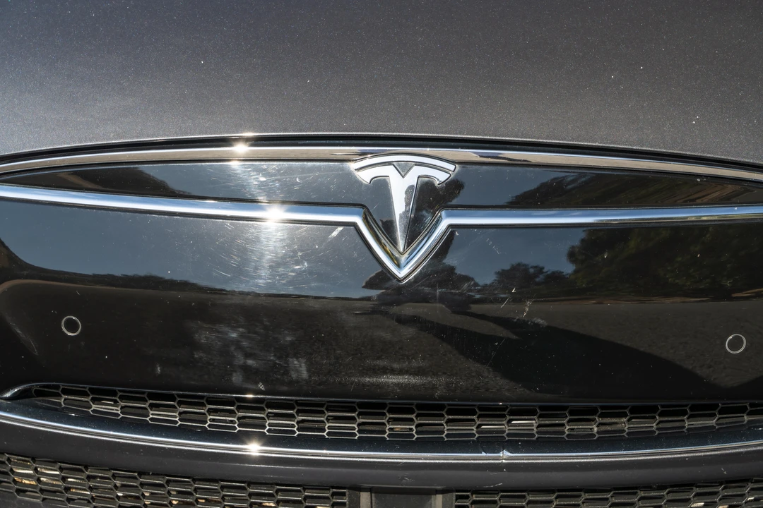 2015 Tesla Model S - Image 16 of 31