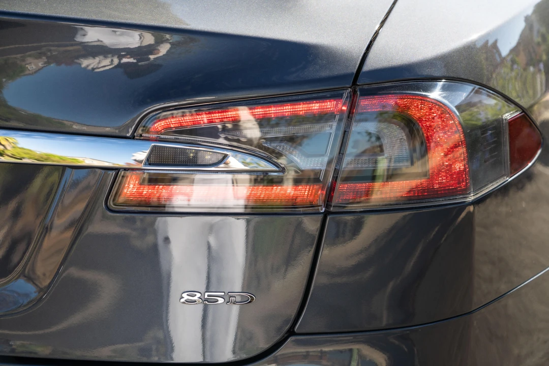 2015 Tesla Model S - Image 31 of 31
