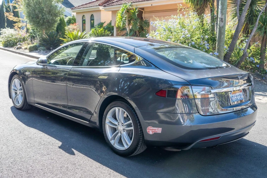 2015 Tesla Model S - Image 4 of 31