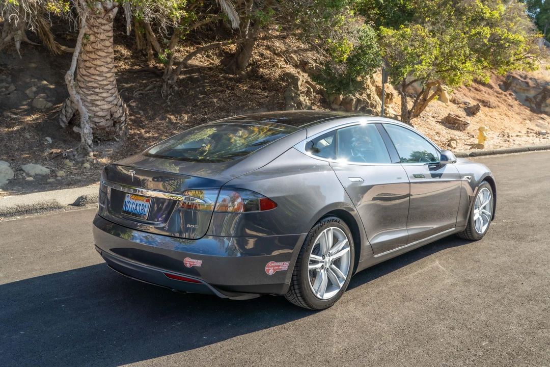 2015 Tesla Model S - Image 11 of 31