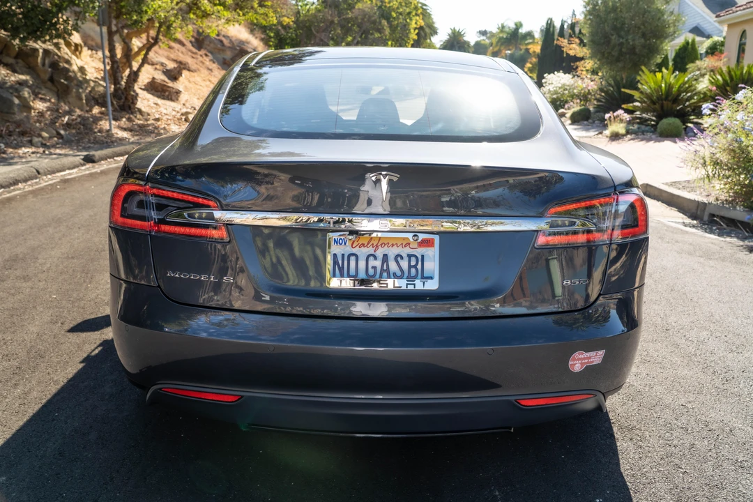 2015 Tesla Model S - Image 10 of 31