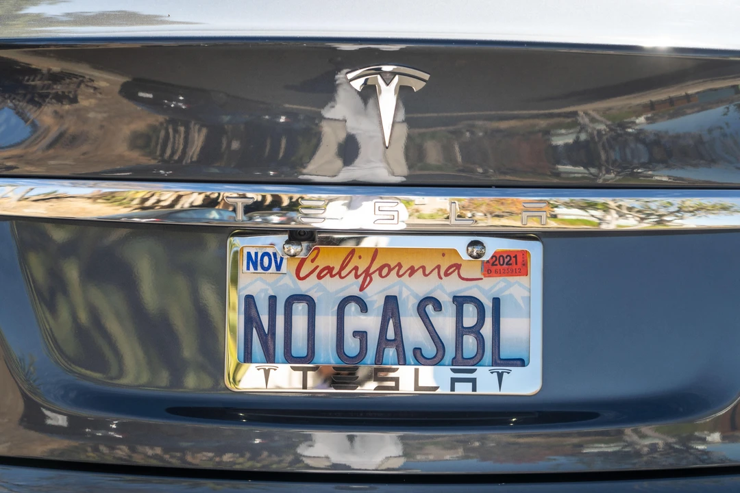 2015 Tesla Model S - Image 29 of 31
