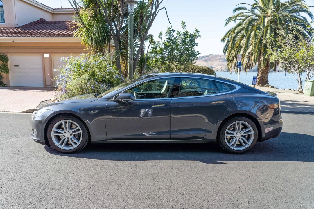 2015 Tesla Model S - Image 8 of 31