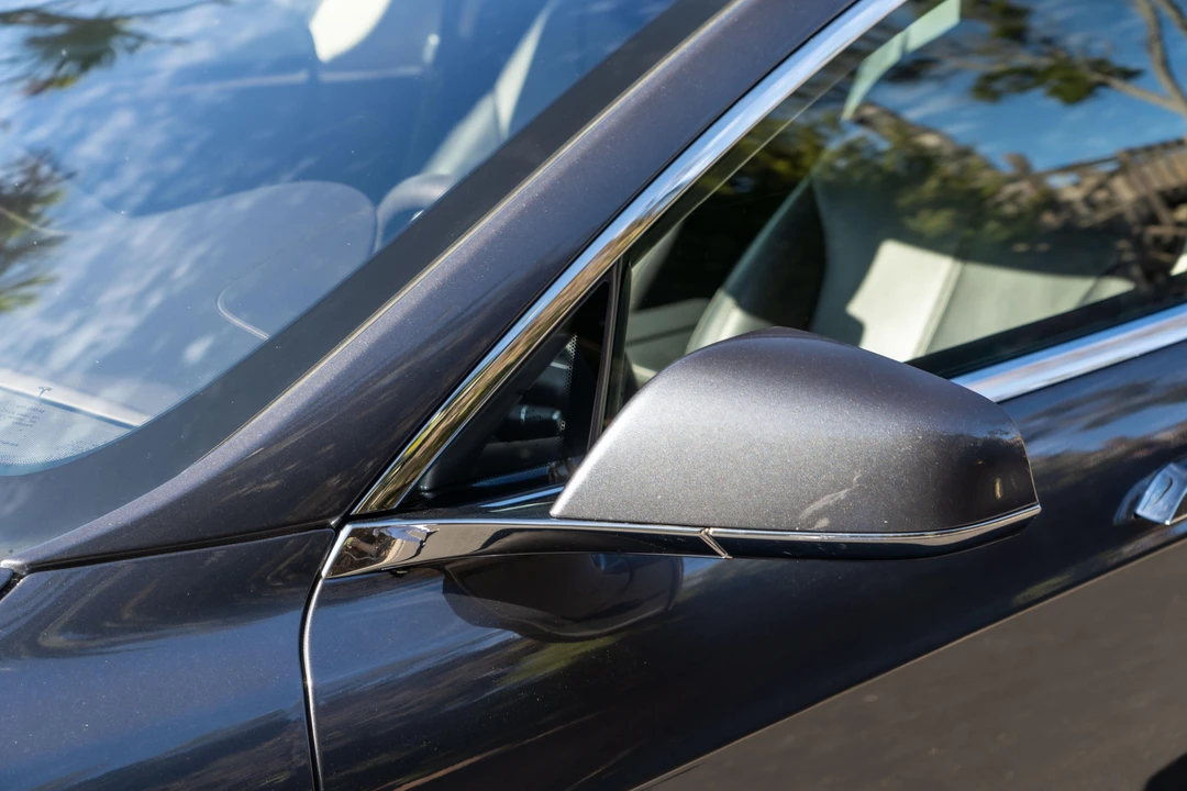 2015 Tesla Model S - Image 23 of 31