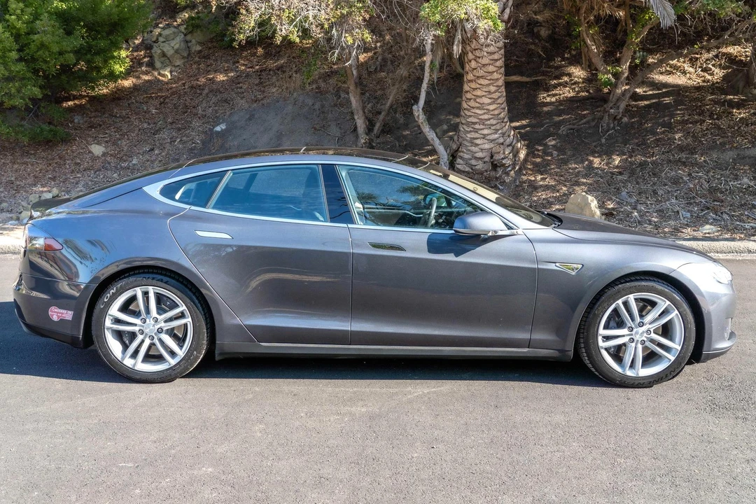 2015 Tesla Model S - Image 3 of 31