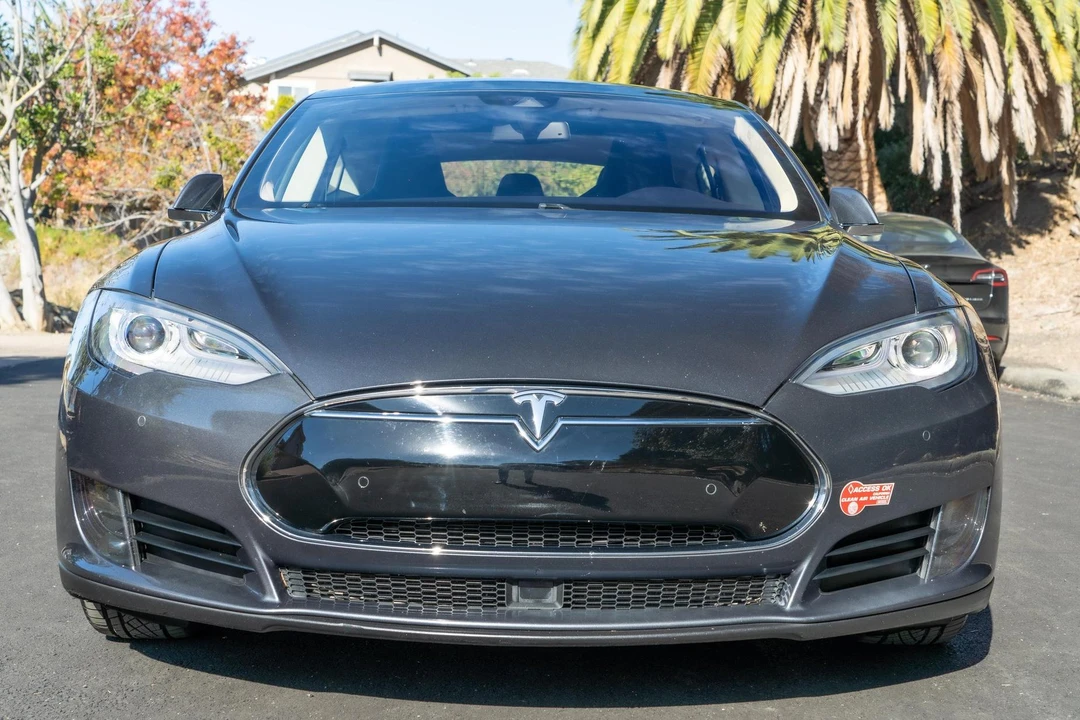 2015 Tesla Model S - Image 2 of 31