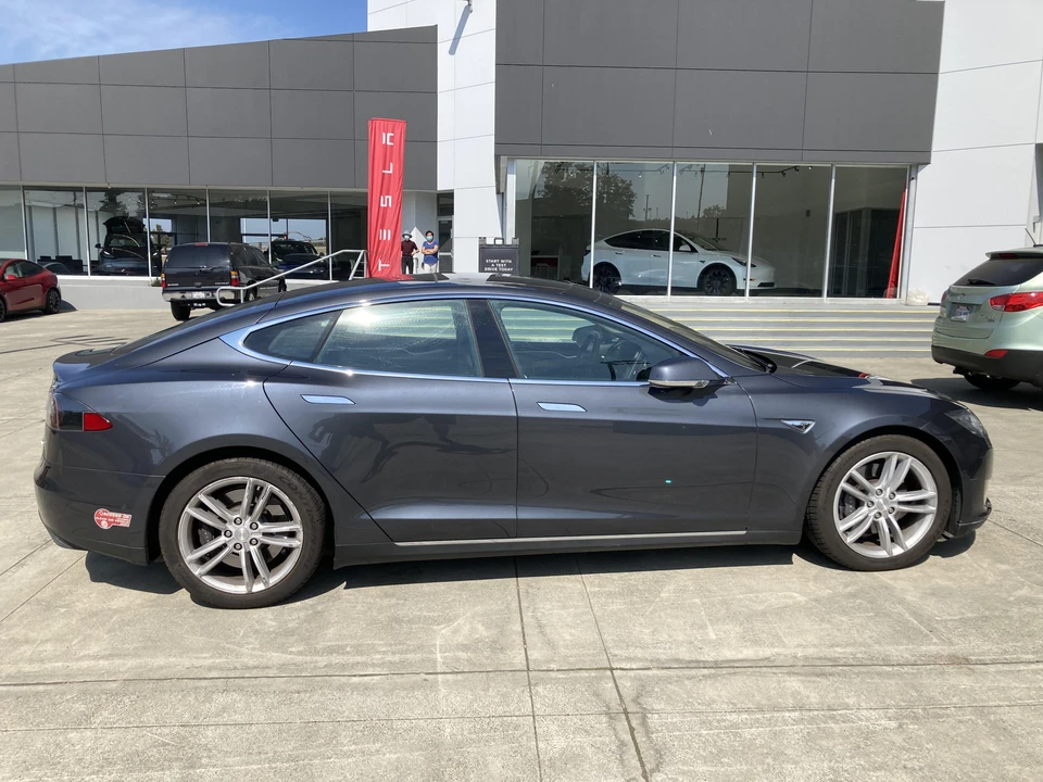 2015 Tesla Model S - Image 12 of 31
