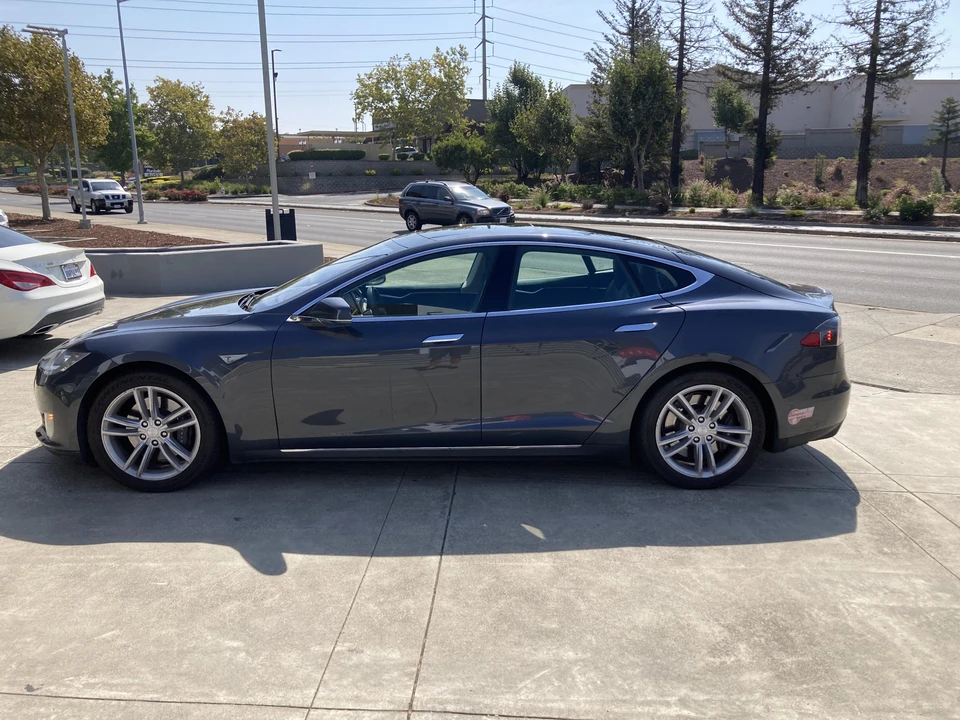 2015 Tesla Model S - Image 7 of 31