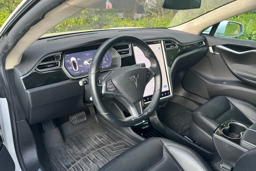 2015 Tesla Model S - Image 27 of 31