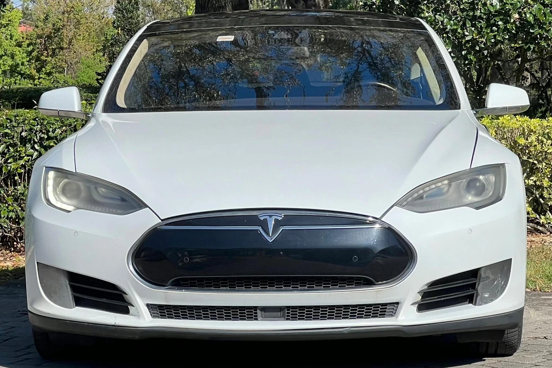 2015 Tesla Model S - Image 2 of 31