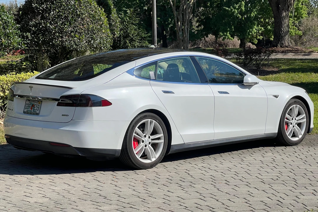 2015 Tesla Model S - Image 4 of 31