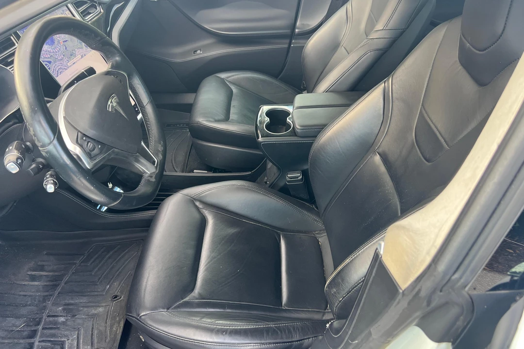 2015 Tesla Model S - Image 28 of 31