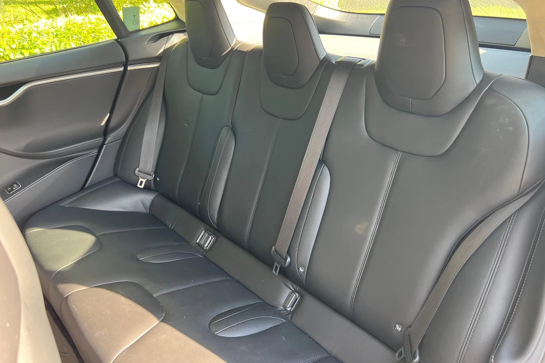 2015 Tesla Model S - Image 29 of 31