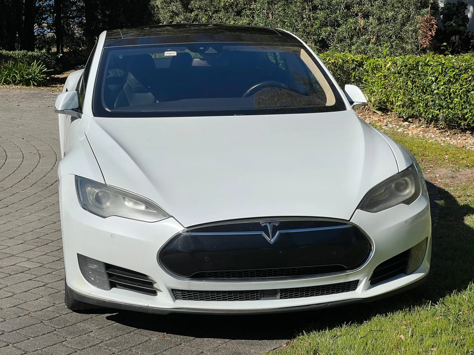 2015 Tesla Model S - Image 6 of 31