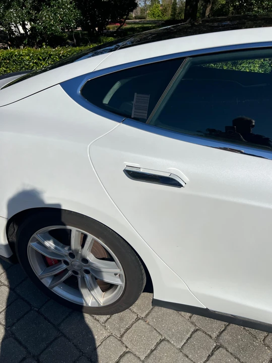 2015 Tesla Model S - Image 19 of 31