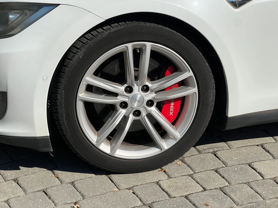 2015 Tesla Model S - Image 23 of 31