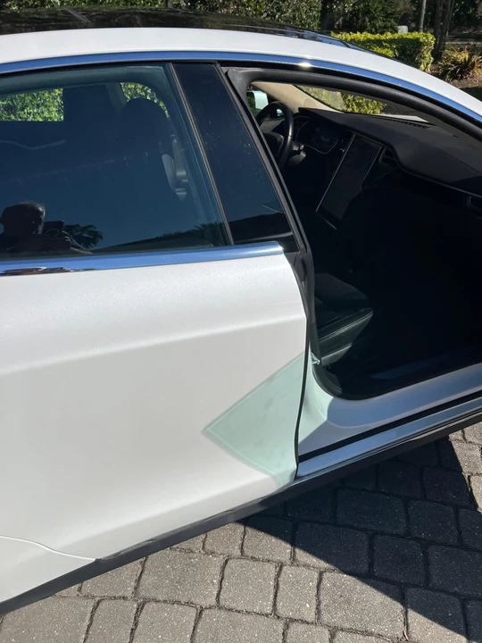 2015 Tesla Model S - Image 21 of 31