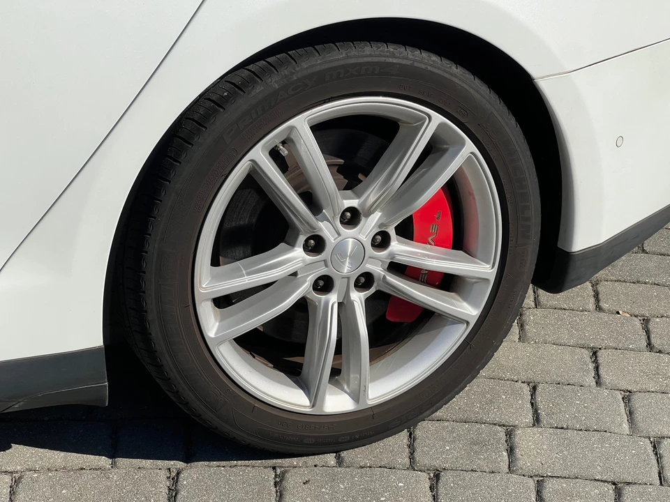 2015 Tesla Model S - Image 24 of 31