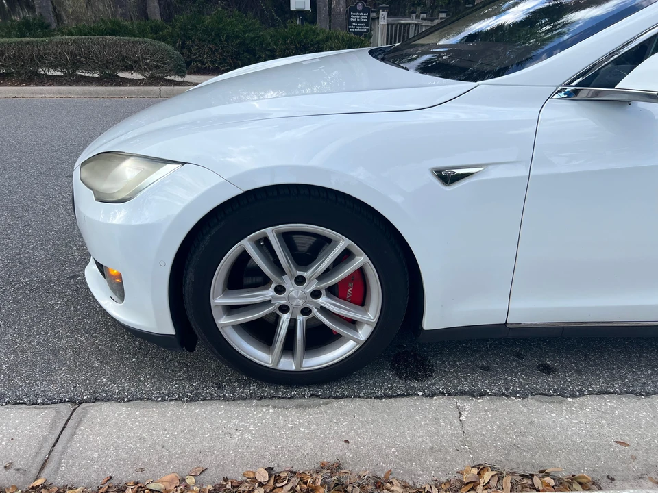 2015 Tesla Model S - Image 13 of 31