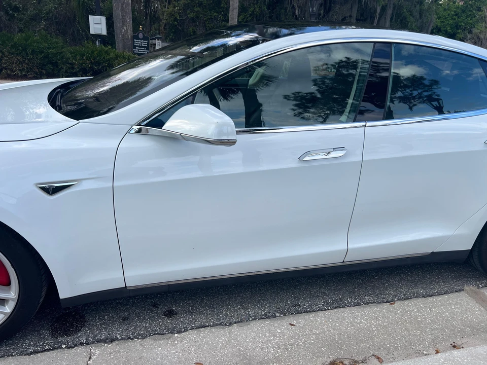 2015 Tesla Model S - Image 14 of 31