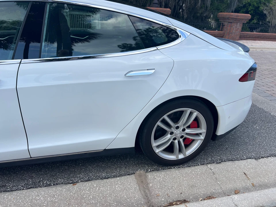 2015 Tesla Model S - Image 15 of 31