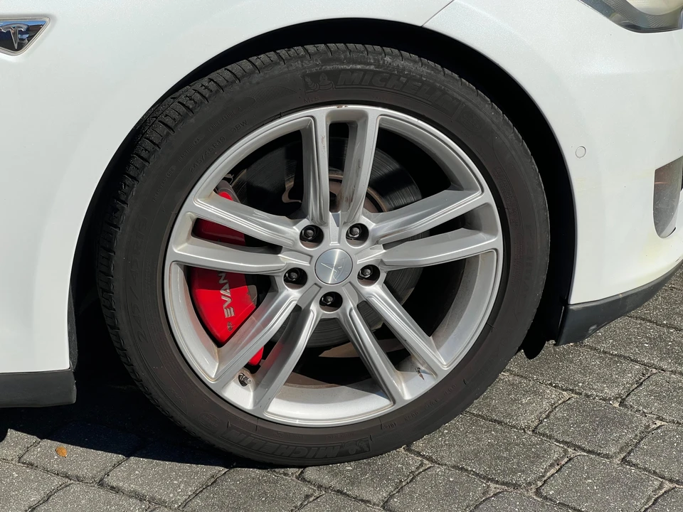 2015 Tesla Model S - Image 26 of 31