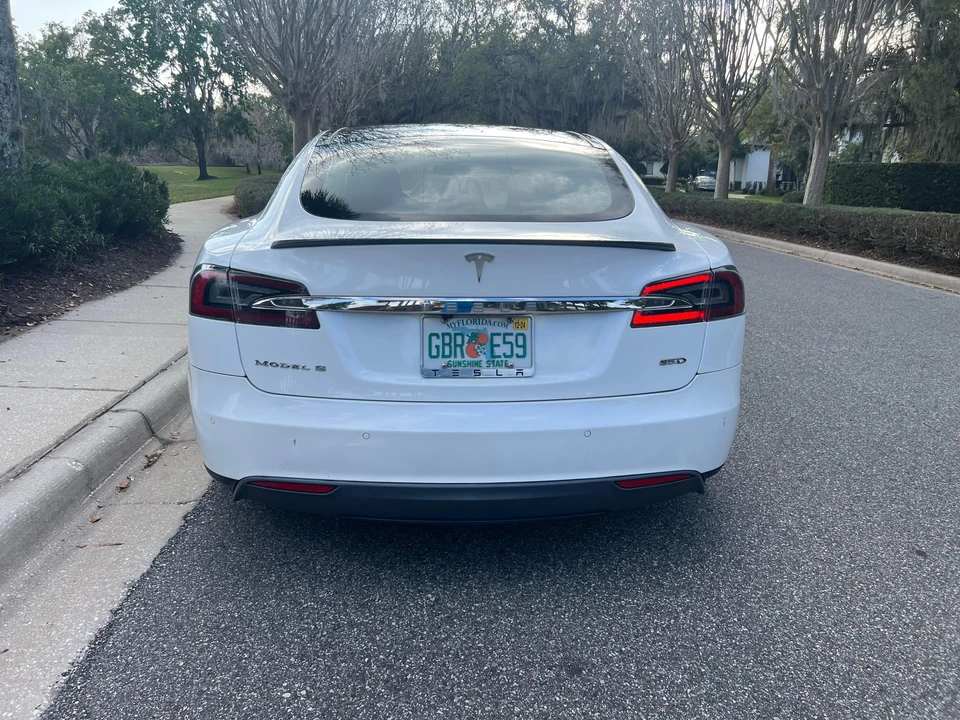 2015 Tesla Model S - Image 9 of 31