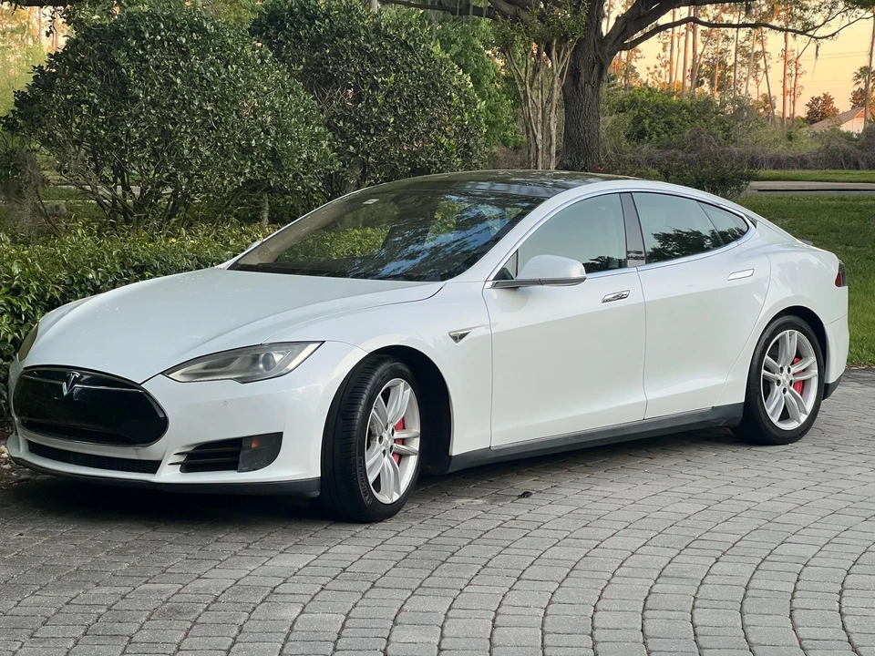 2015 Tesla Model S - Image 7 of 31
