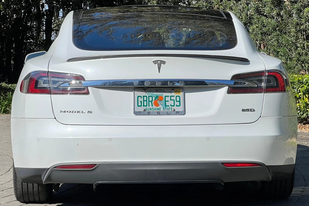 2015 Tesla Model S - Image 5 of 31