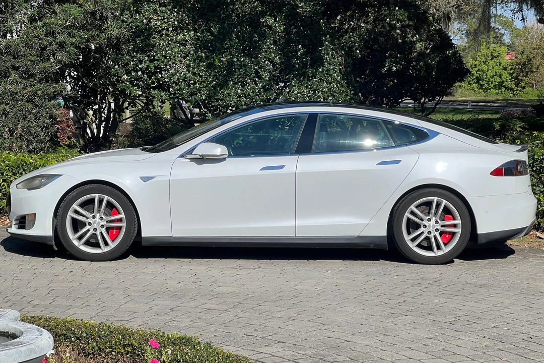 2015 Tesla Model S - Image 3 of 31