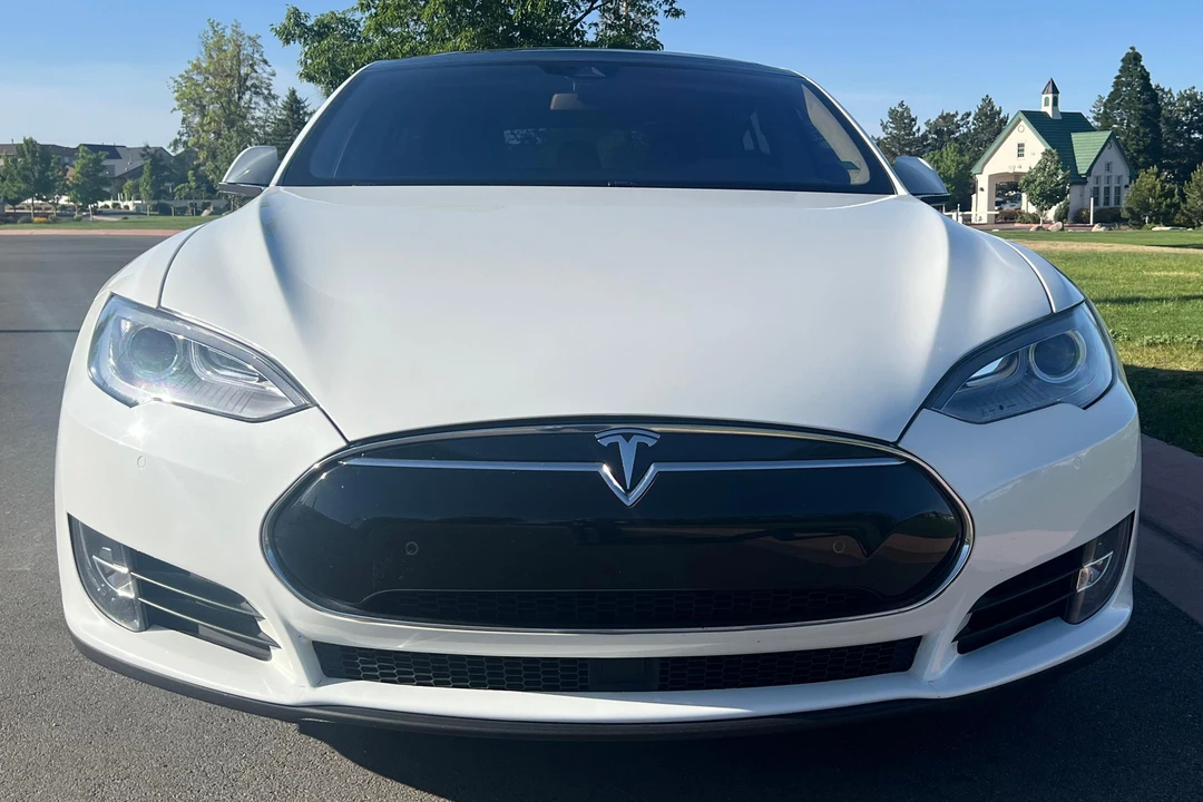 2015 Tesla Model S - Image 2 of 31