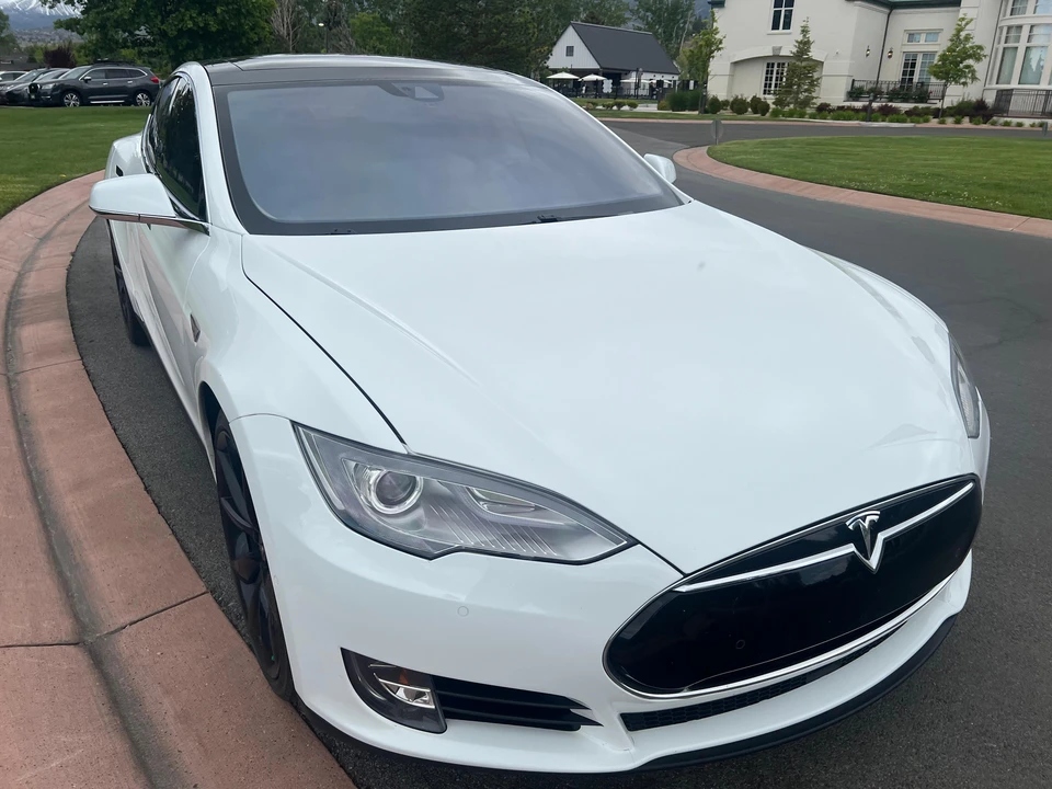 2015 Tesla Model S - Image 19 of 31
