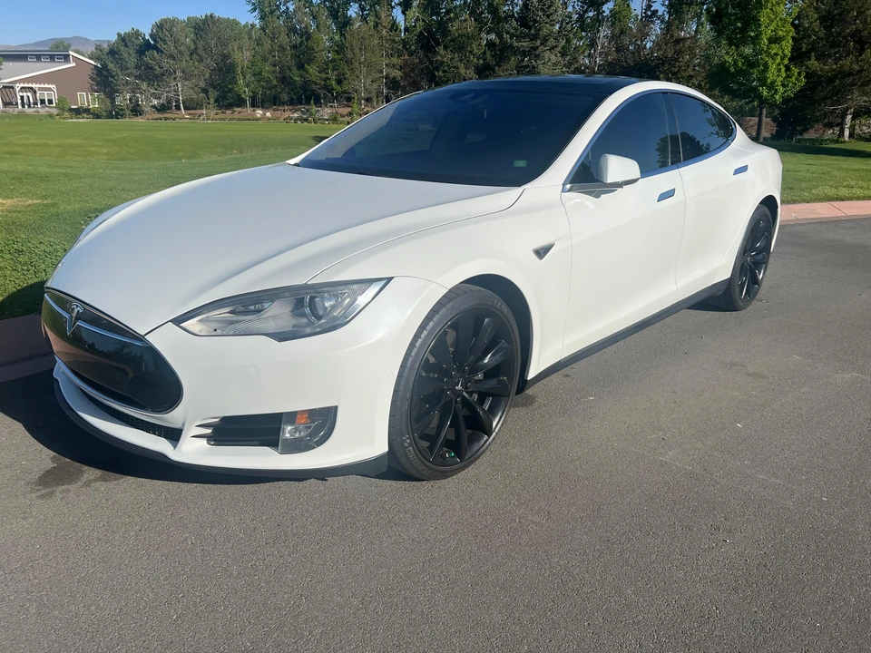 2015 Tesla Model S - Image 8 of 31