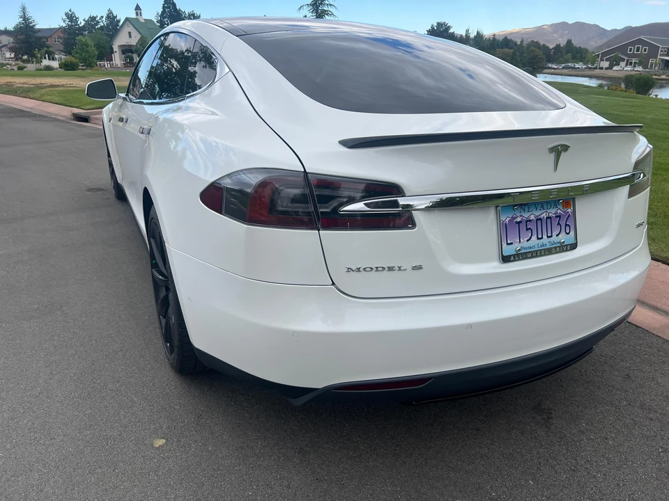 2015 Tesla Model S - Image 15 of 31