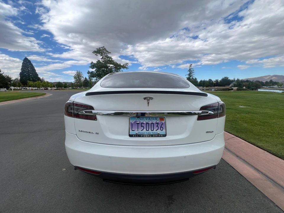 2015 Tesla Model S - Image 16 of 31